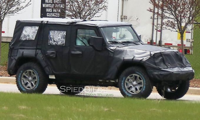 Шпионские фото нового поколения Jeep Wrangler