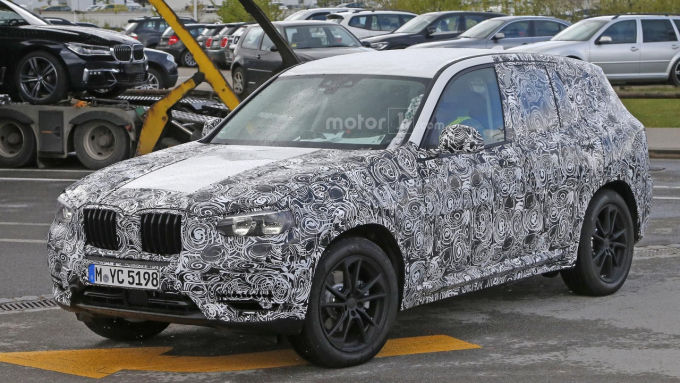 Фотошпионы впервые показали салон BMW X3