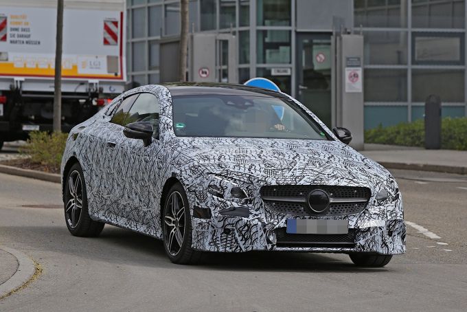 Mercedes-Benz тестирует купе E-Class