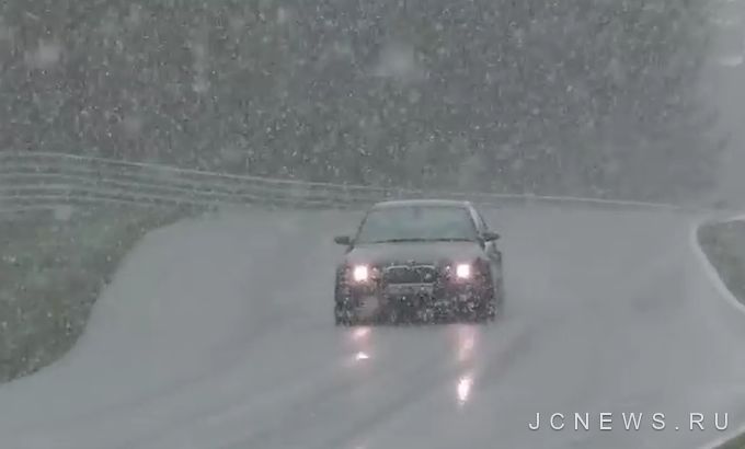 В конце апреля заезды в Нюрбургринге пришлось проводить под густым снегопадом