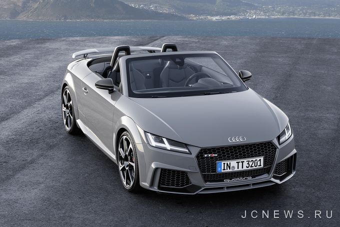 Audi TT RS Coupe и Roadster приехали в Пекин